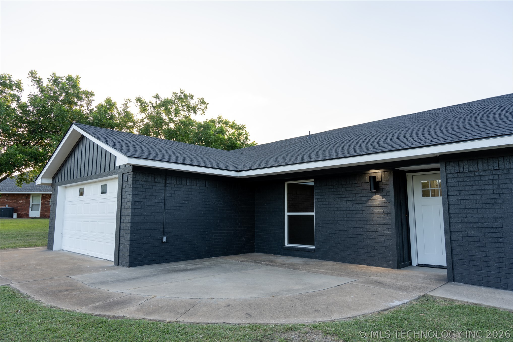 6976 Lakeside Circle Property Photo 5