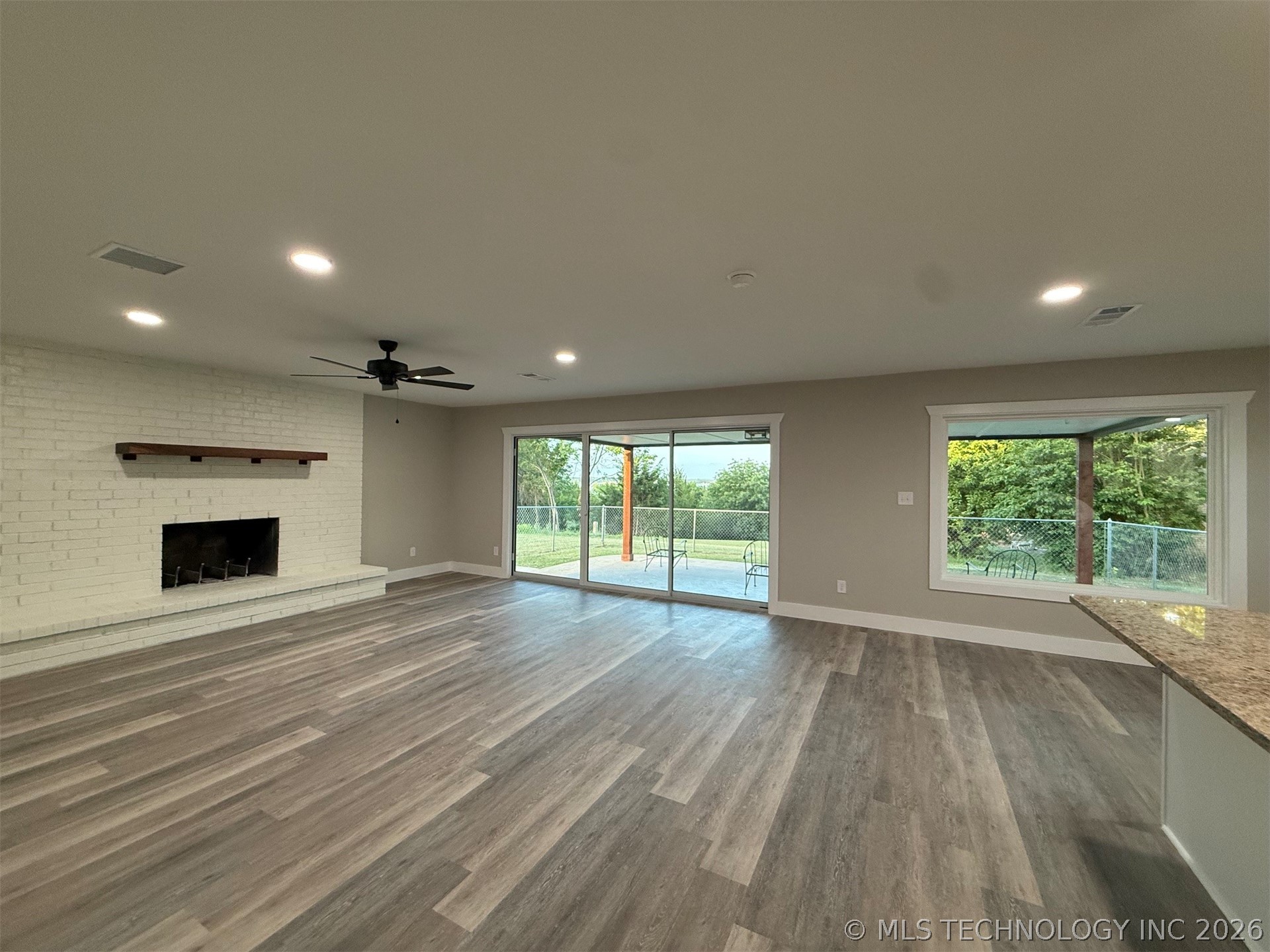 6976 Lakeside Circle Property Photo 6