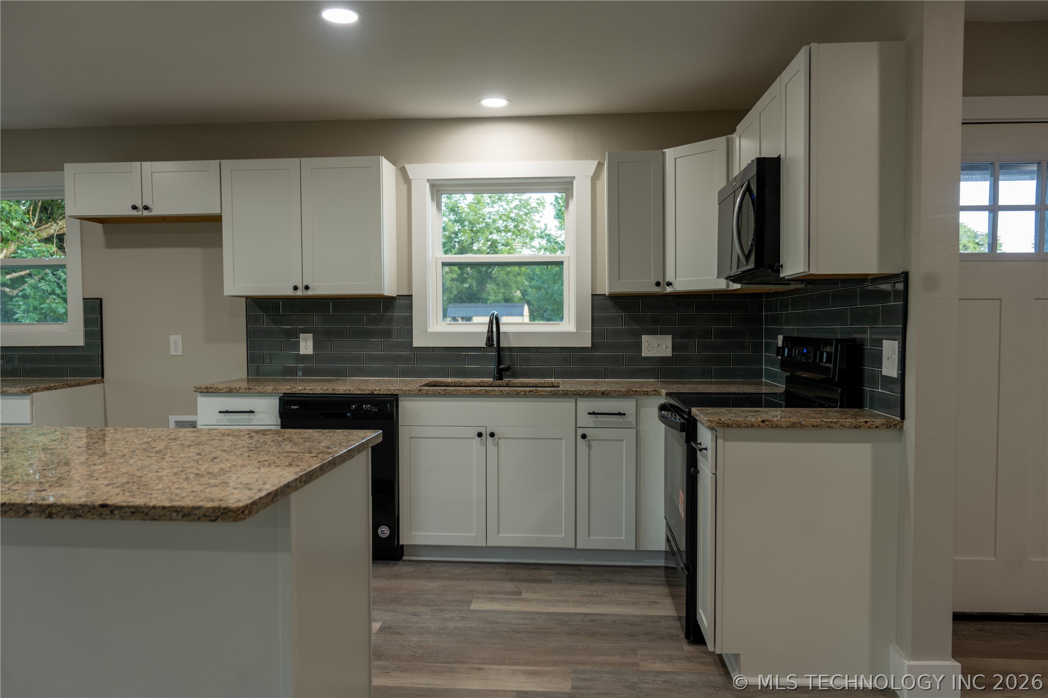 6976 Lakeside Circle Property Photo 10