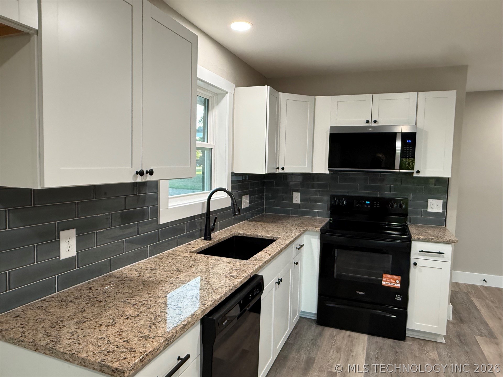6976 Lakeside Circle Property Photo 11
