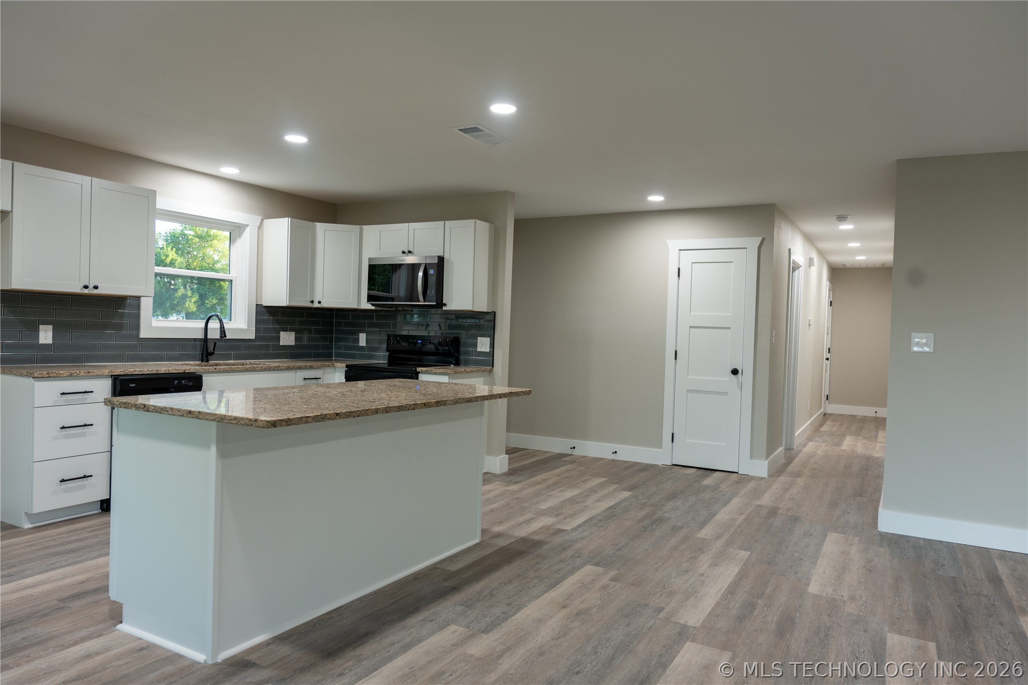 6976 Lakeside Circle Property Photo 14