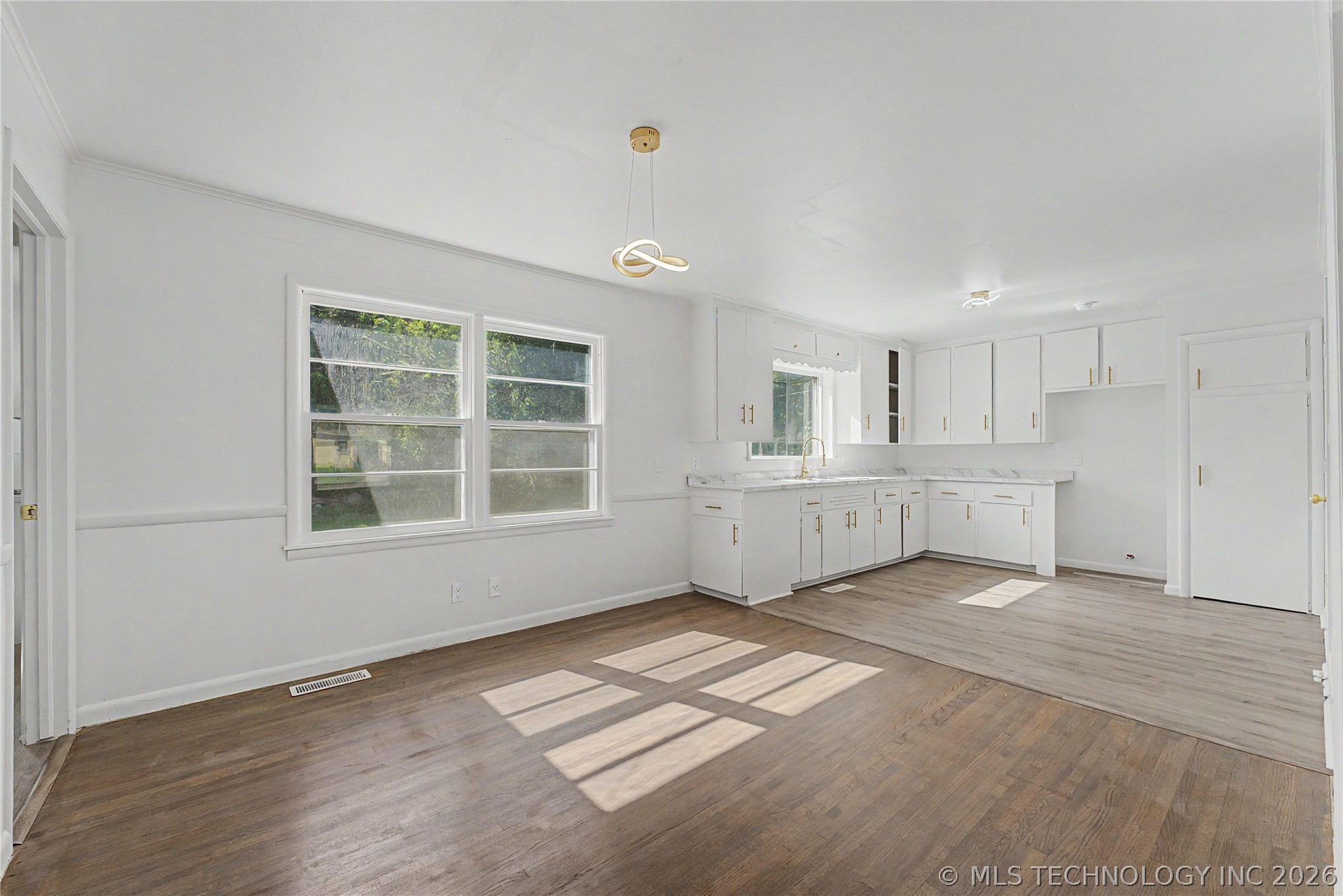528 S 106th East Avenue Property Photo 12