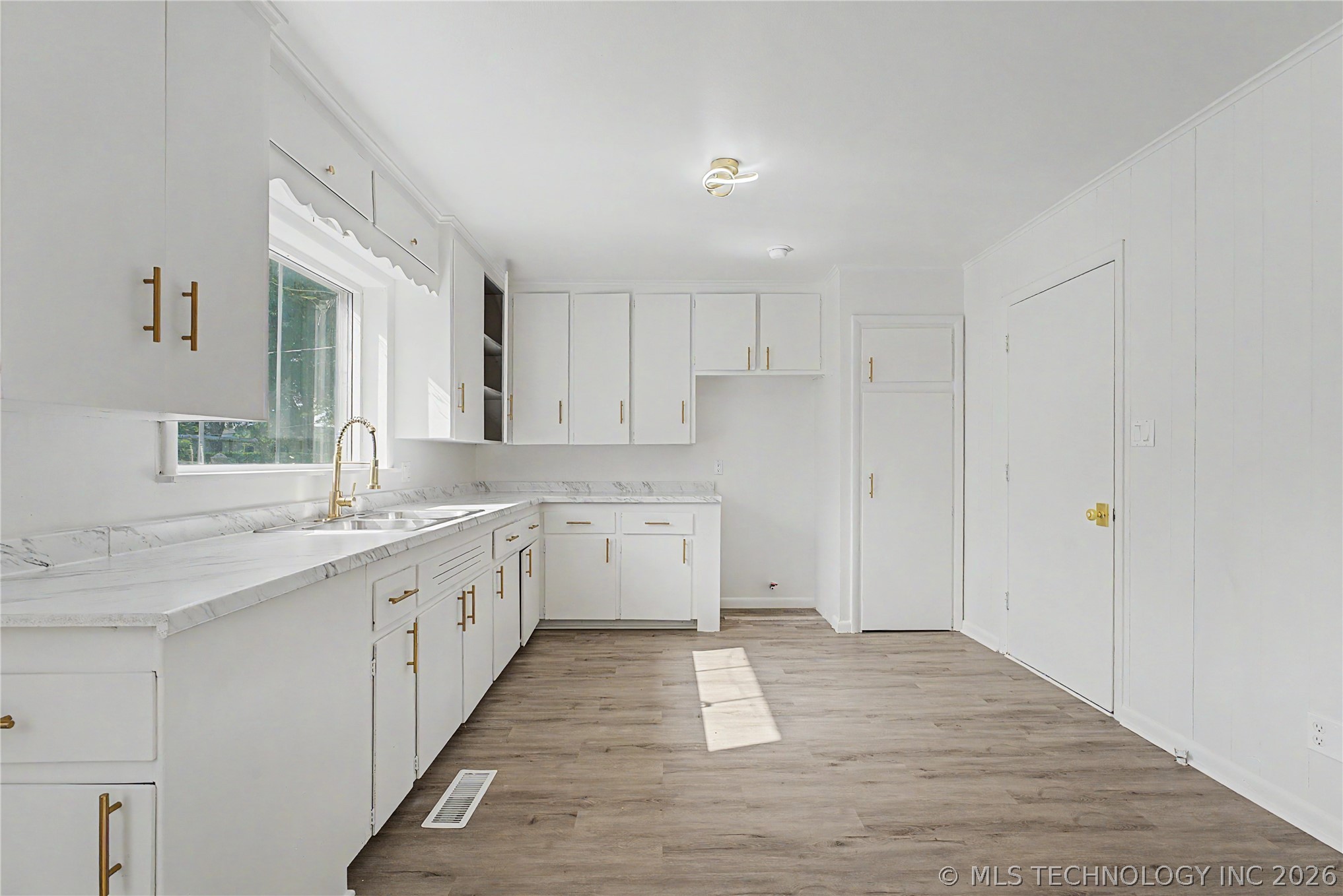 528 S 106th East Avenue Property Photo 15