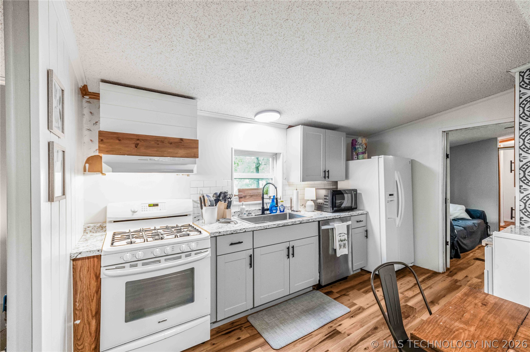 23401 E Riverview Drive Property Photo 8
