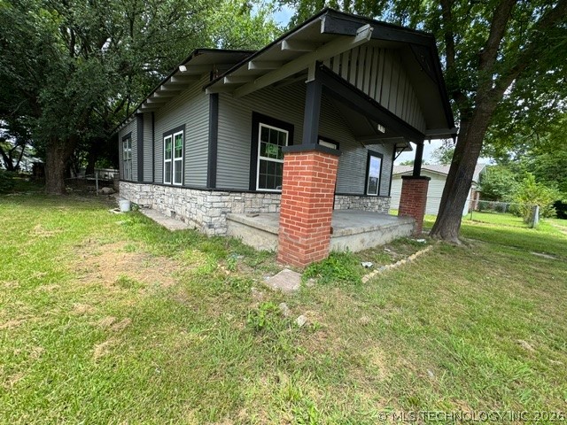 712 W 9th Property Photo 2
