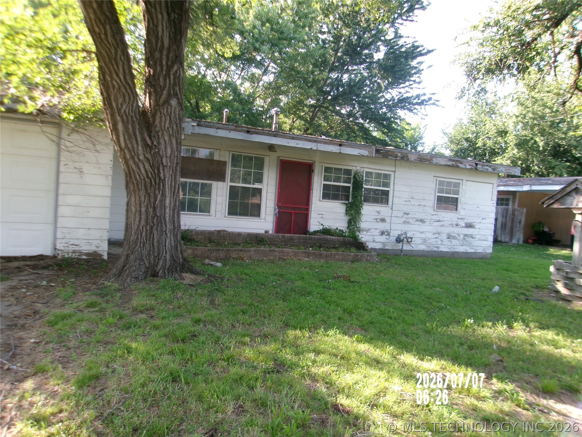 421 Sooner Road Property Photo 1