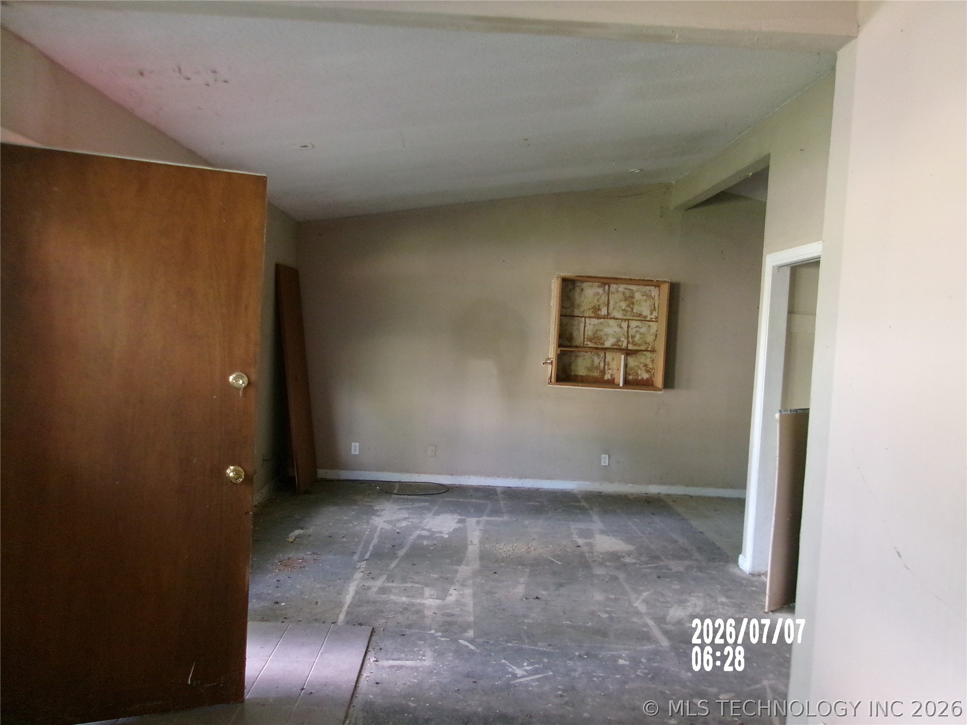 421 Sooner Road Property Photo 2