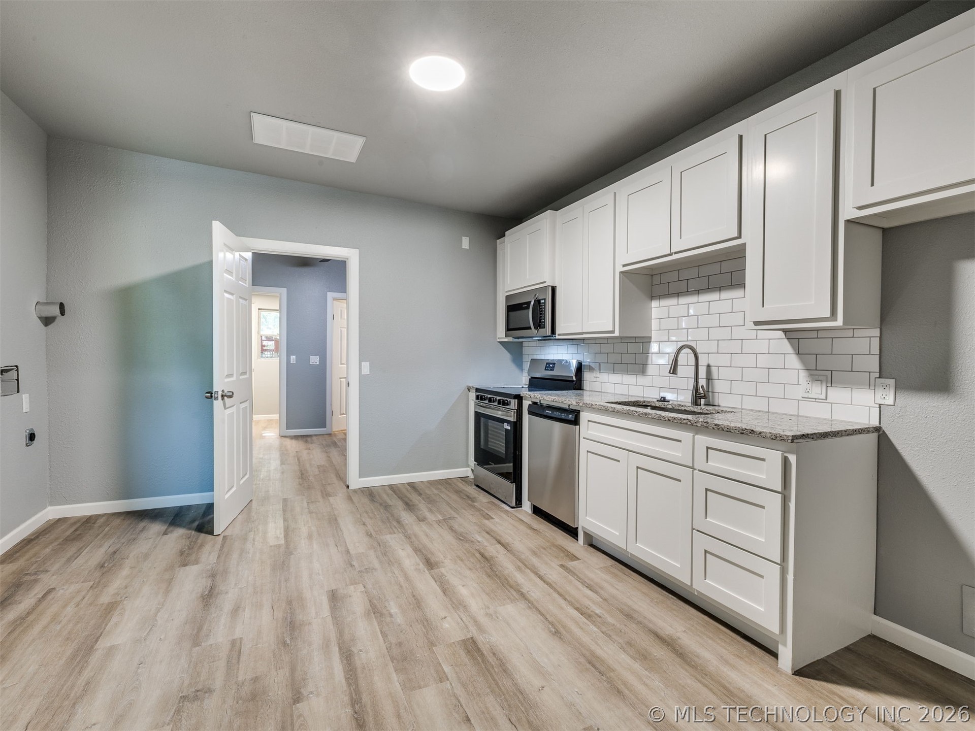 7 N Union Avenue Property Photo 35
