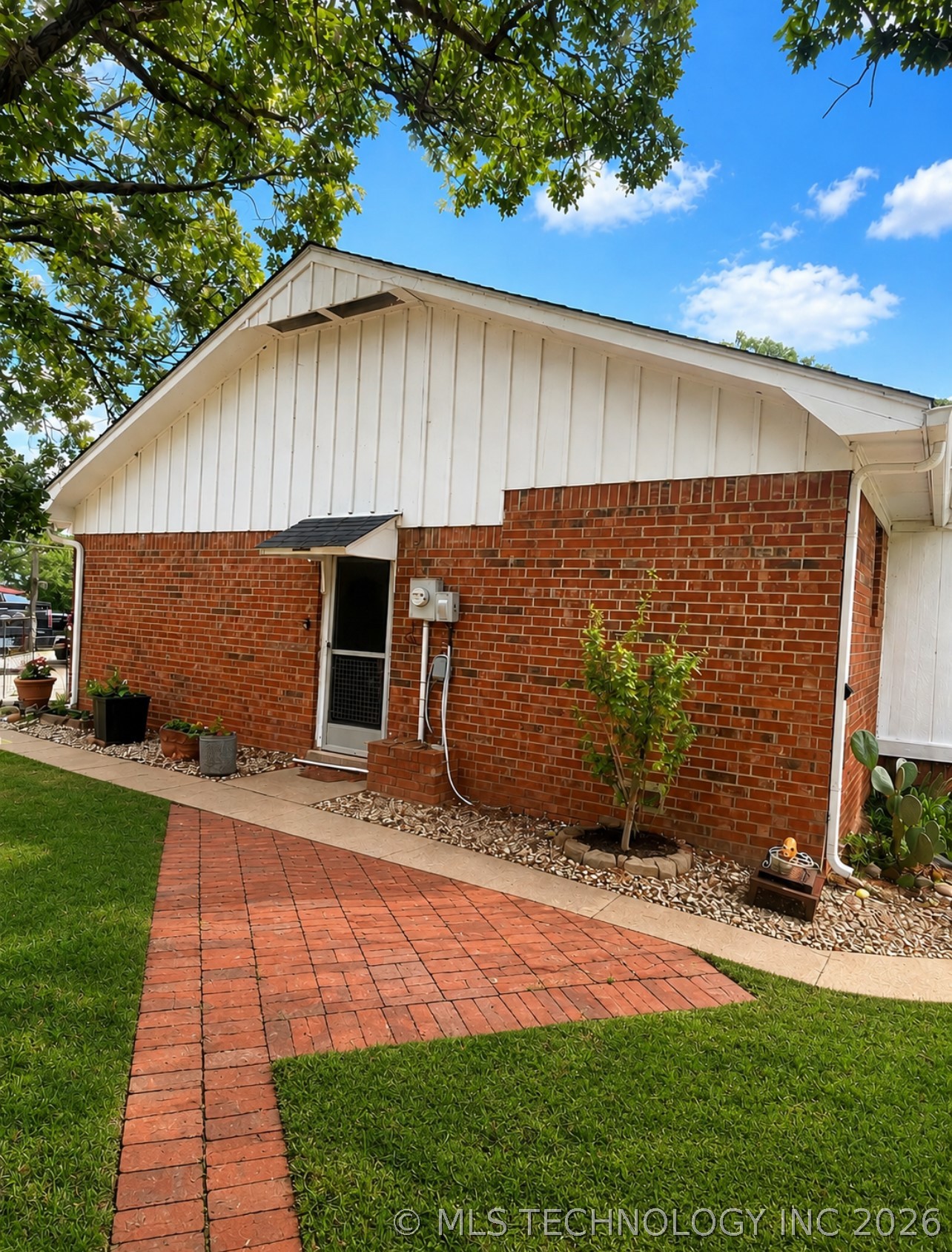 5314 W Lake Drive Property Photo 2