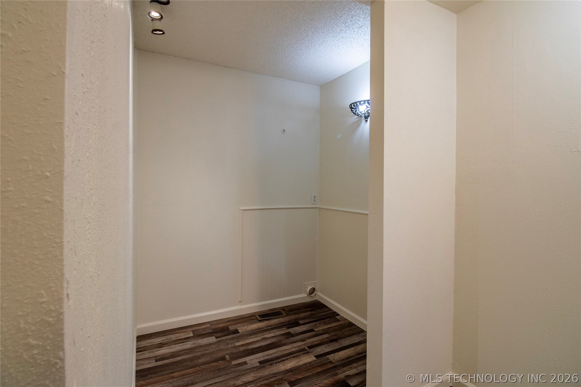 3000 Tull Place Property Photo 11