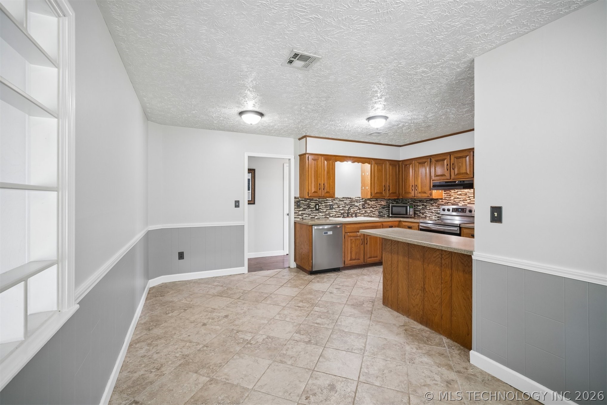 1504 Heather Court Property Photo 6