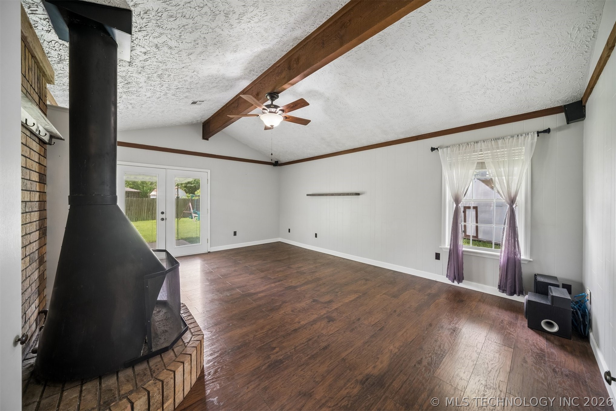 1504 Heather Court Property Photo 8