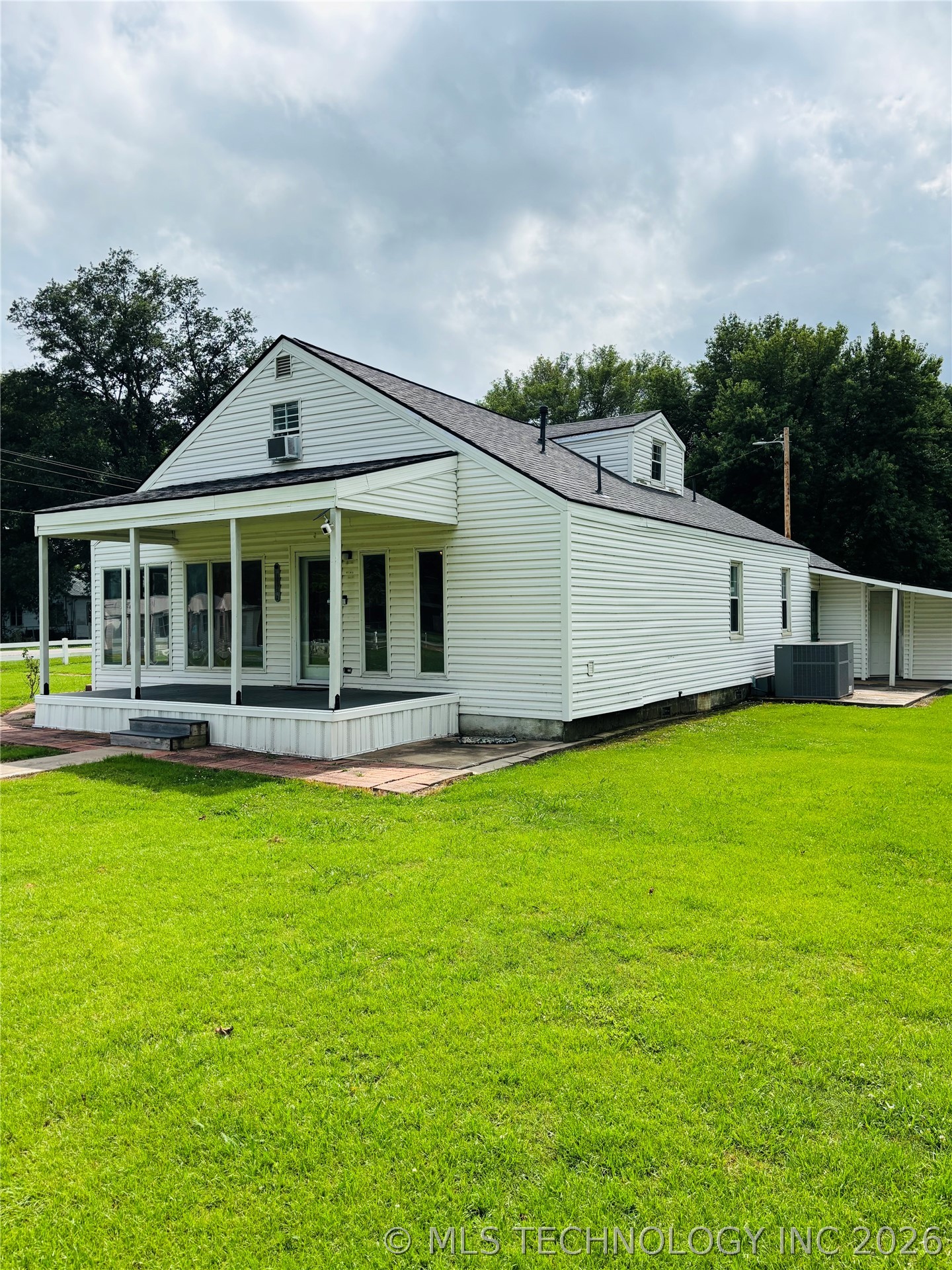 325 College Road Property Photo 4