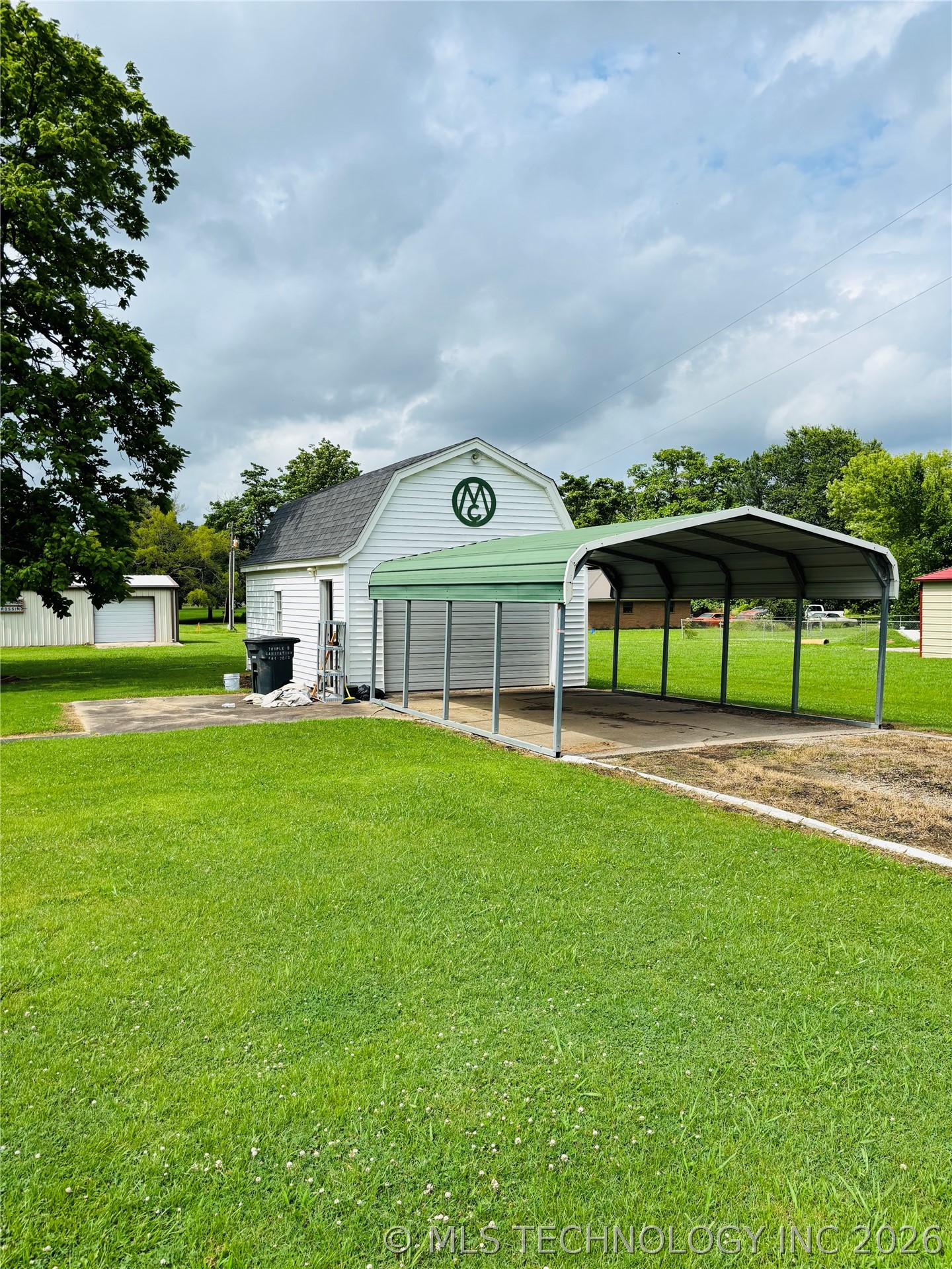 325 College Road Property Photo 7