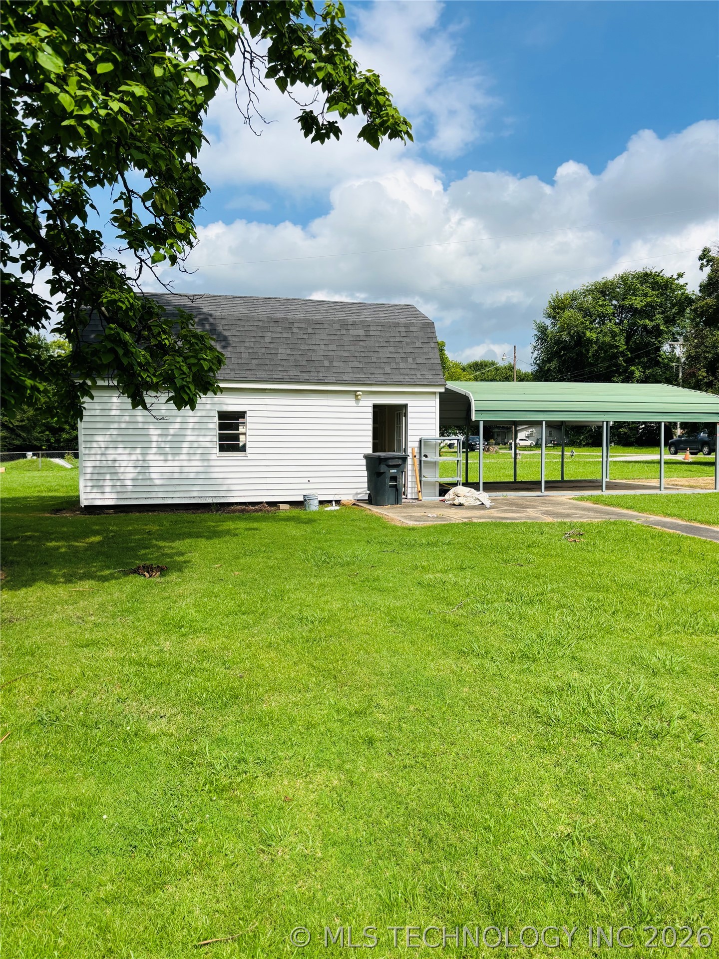 325 College Road Property Photo 8