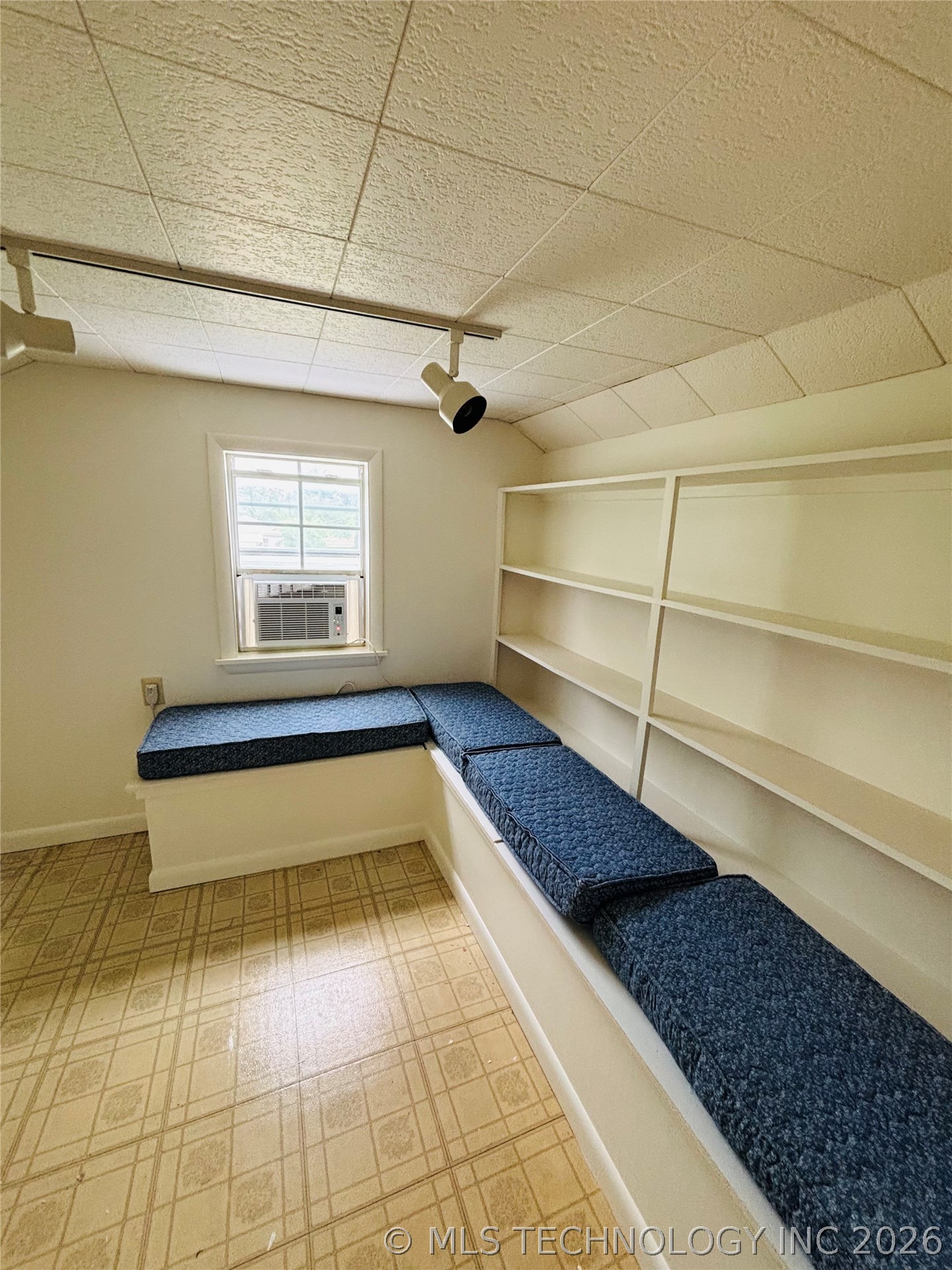 325 College Road Property Photo 20
