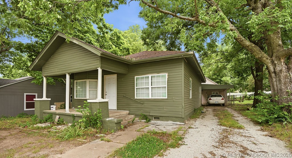 512 E 16th Property Photo 1