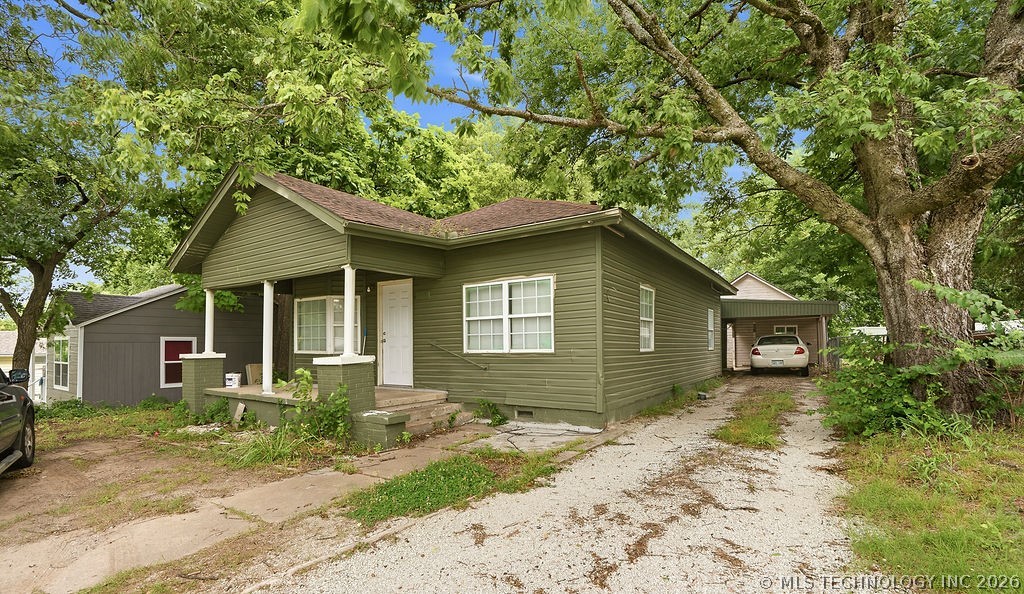 512 E 16th Property Photo 2