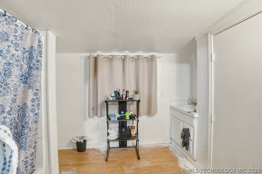 512 E 16th Property Photo 11