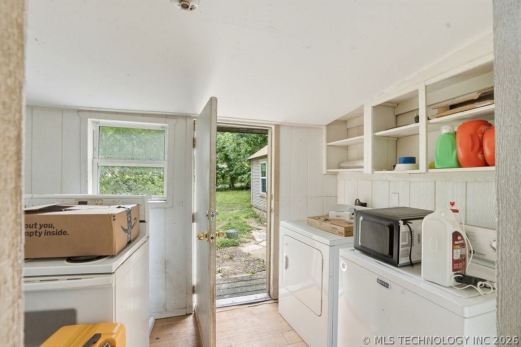 512 E 16th Property Photo 18