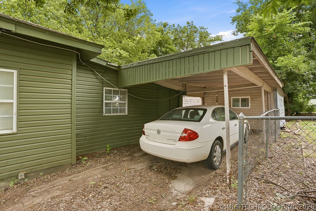 512 E 16th Property Photo 19