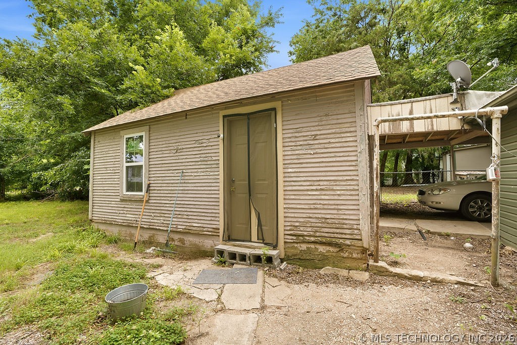512 E 16th Property Photo 21