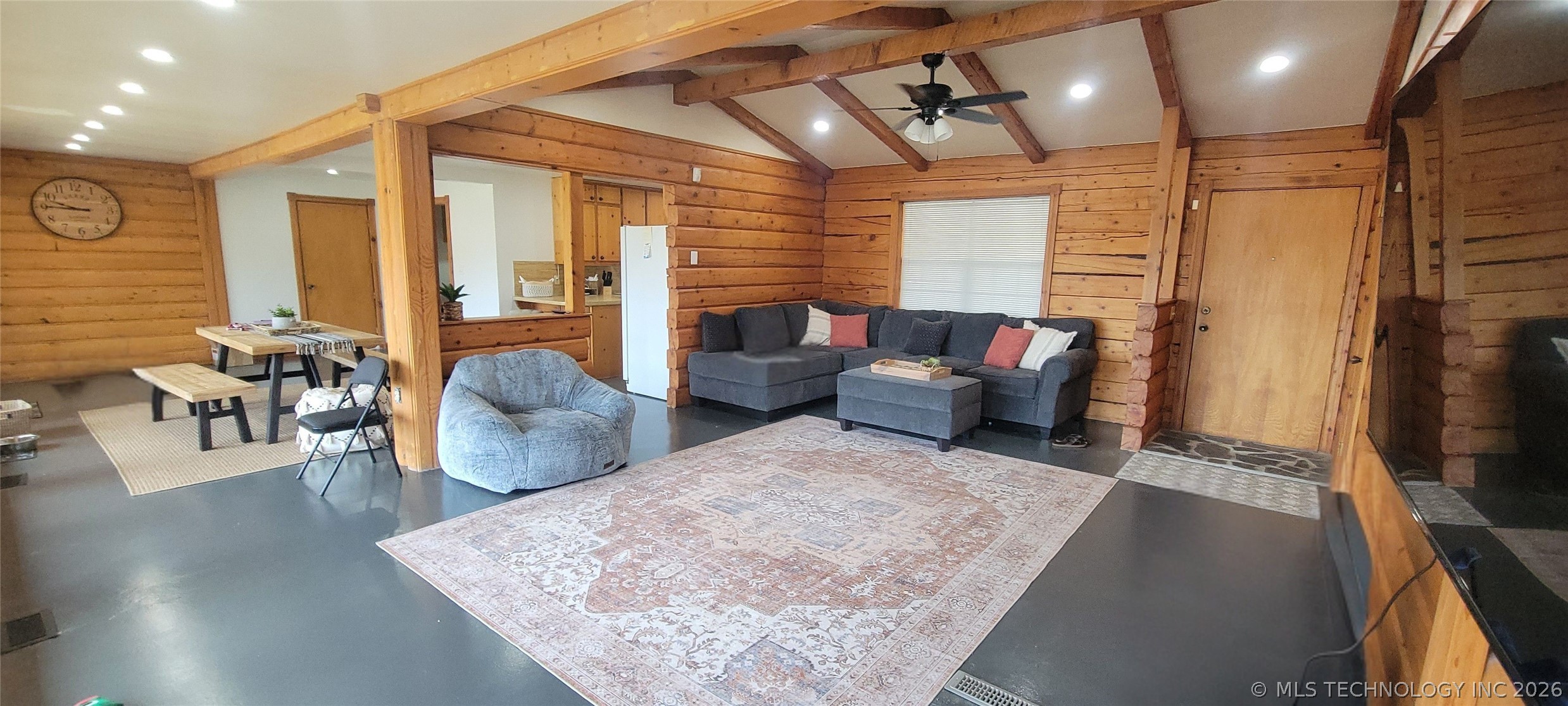 424338 E 1168 Property Photo 3