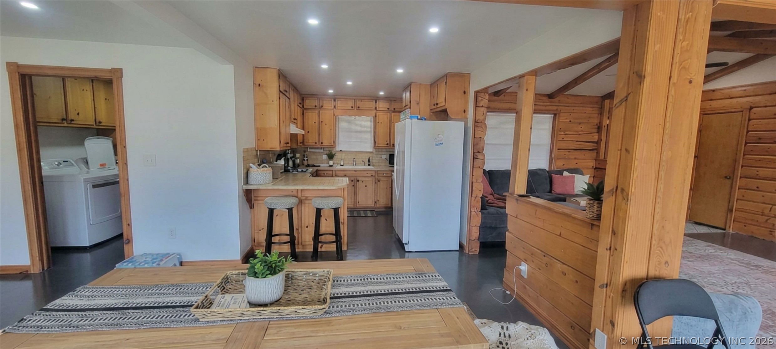 424338 E 1168 Property Photo 12