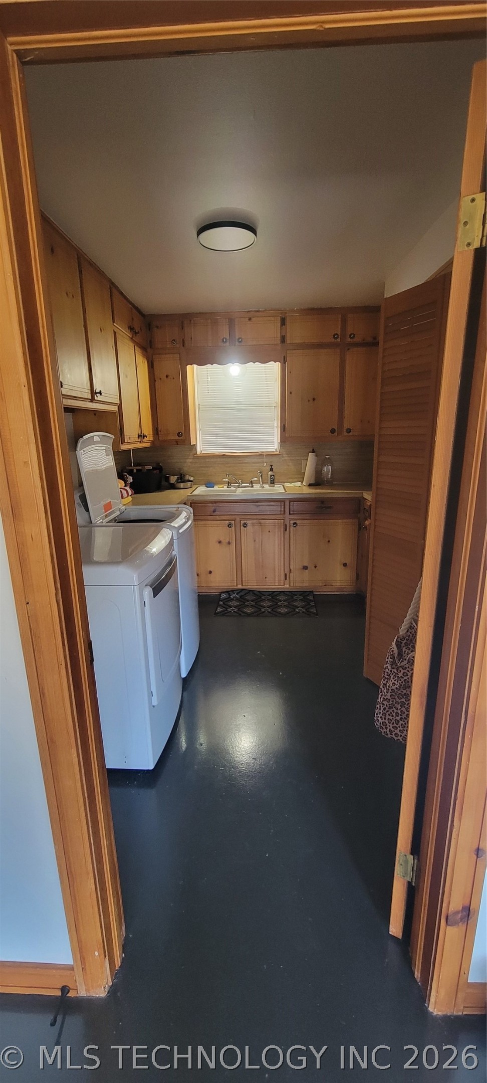 424338 E 1168 Property Photo 17