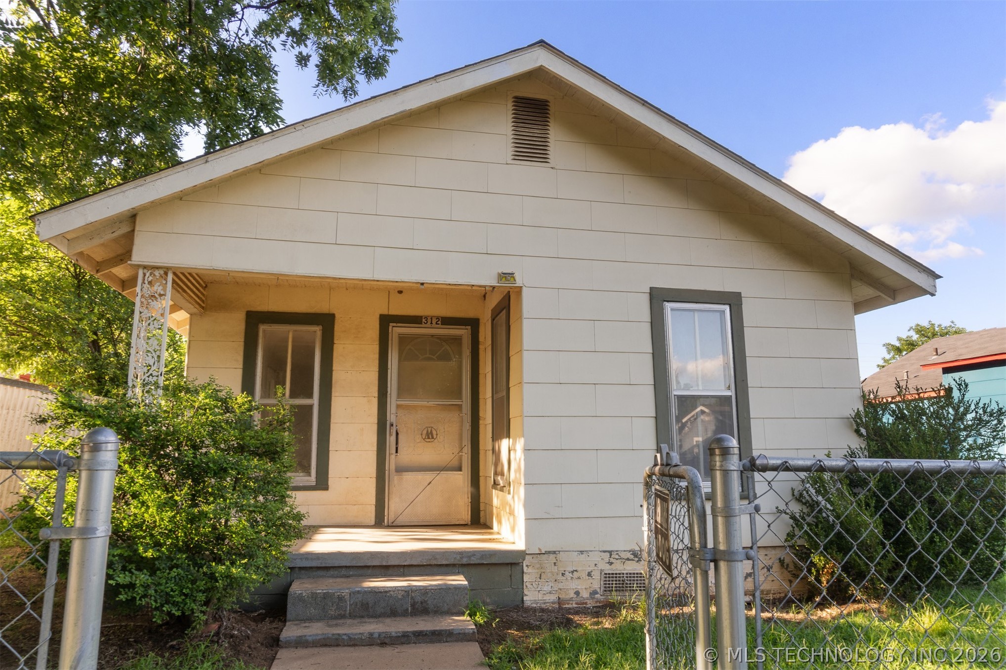 312 E Florida Street Property Photo 1