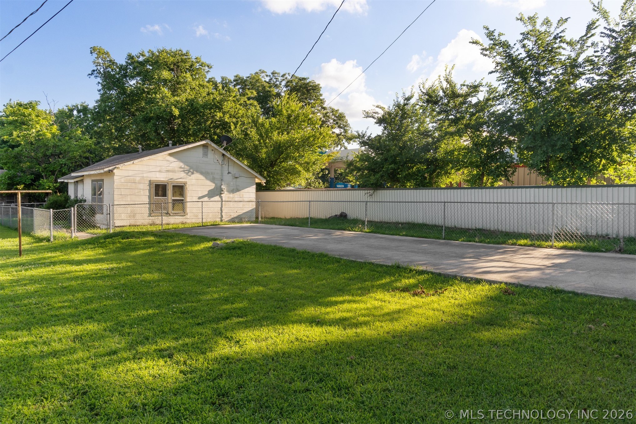 312 E Florida Street Property Photo 3