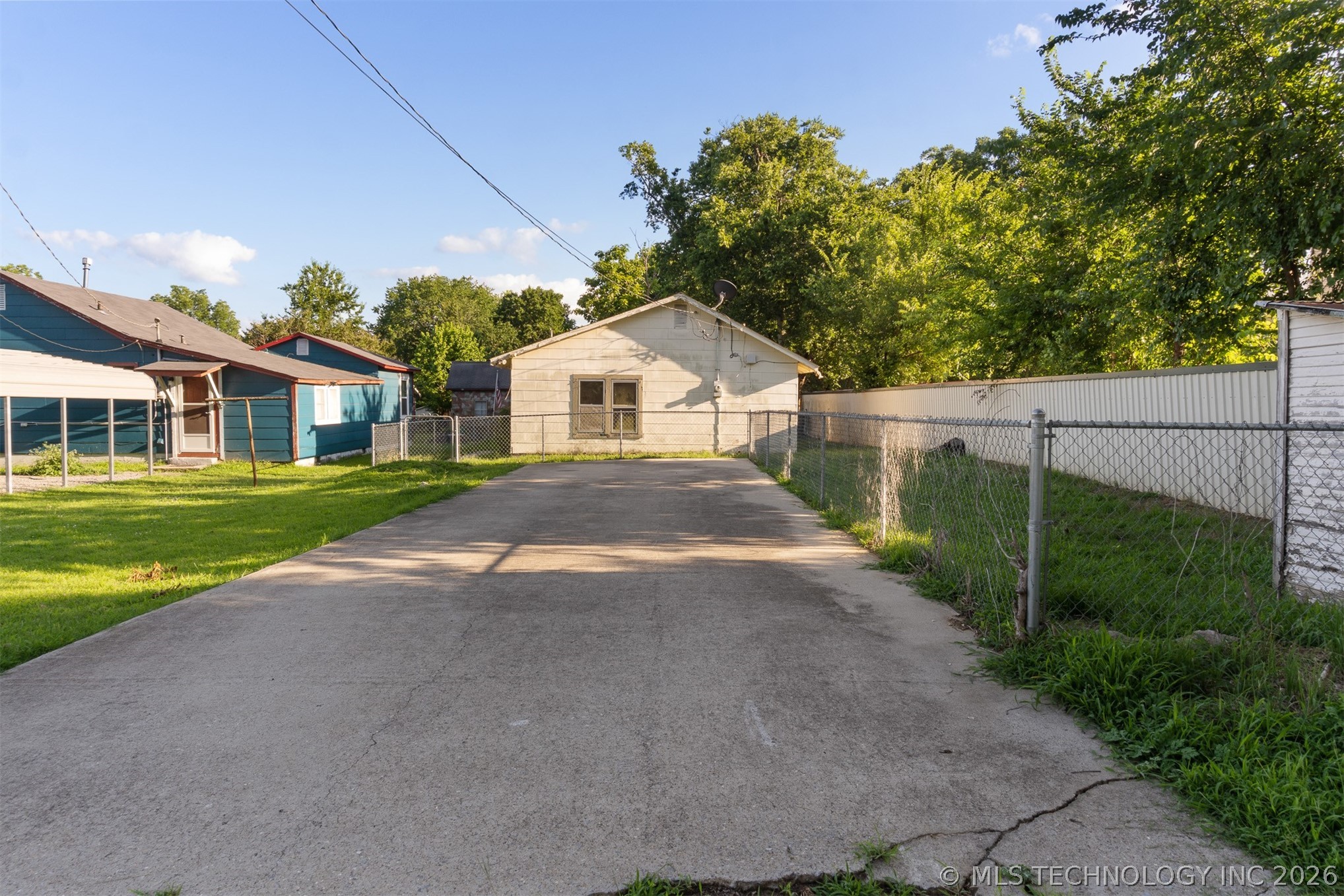 312 E Florida Street Property Photo 4