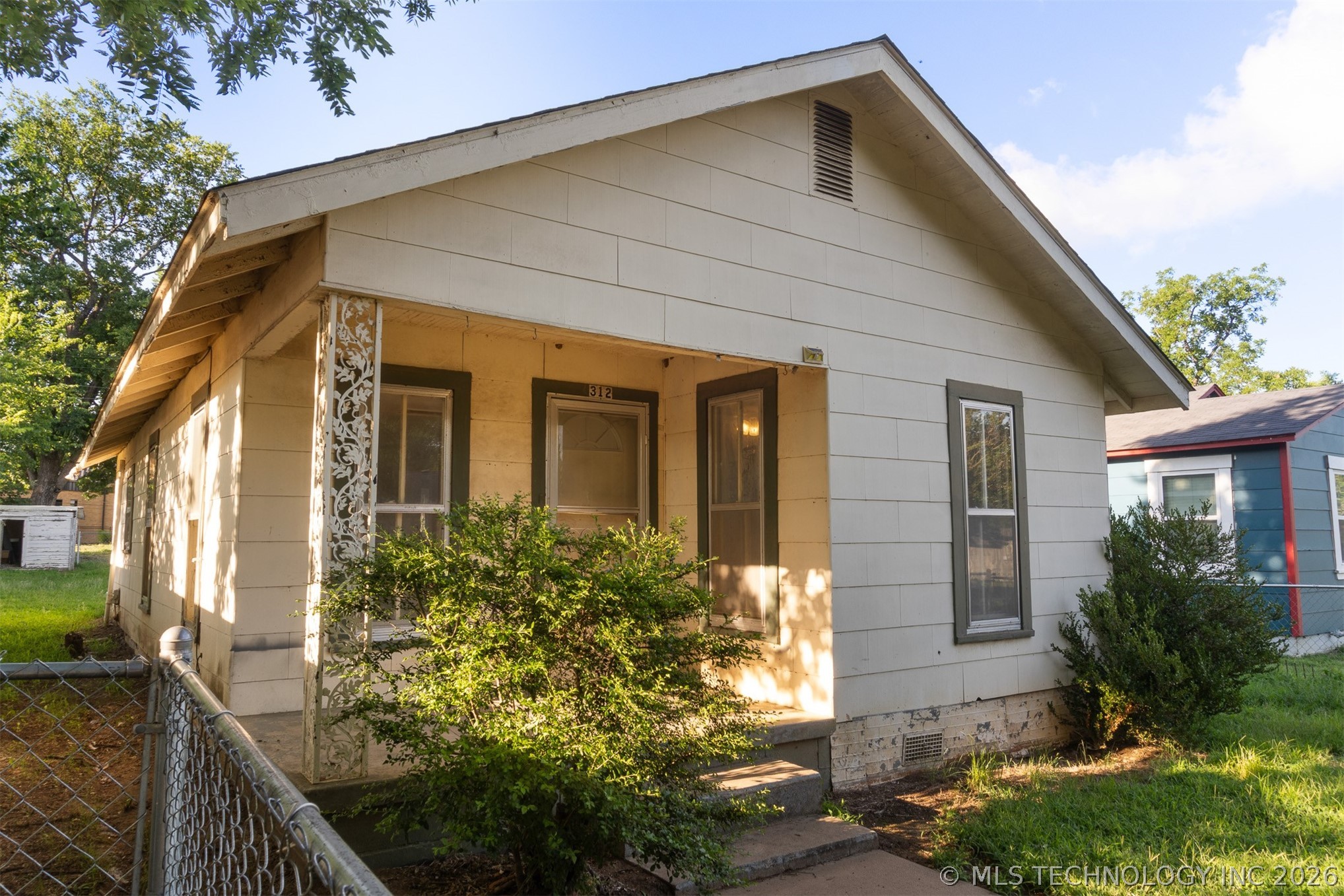 312 E Florida Street Property Photo 5