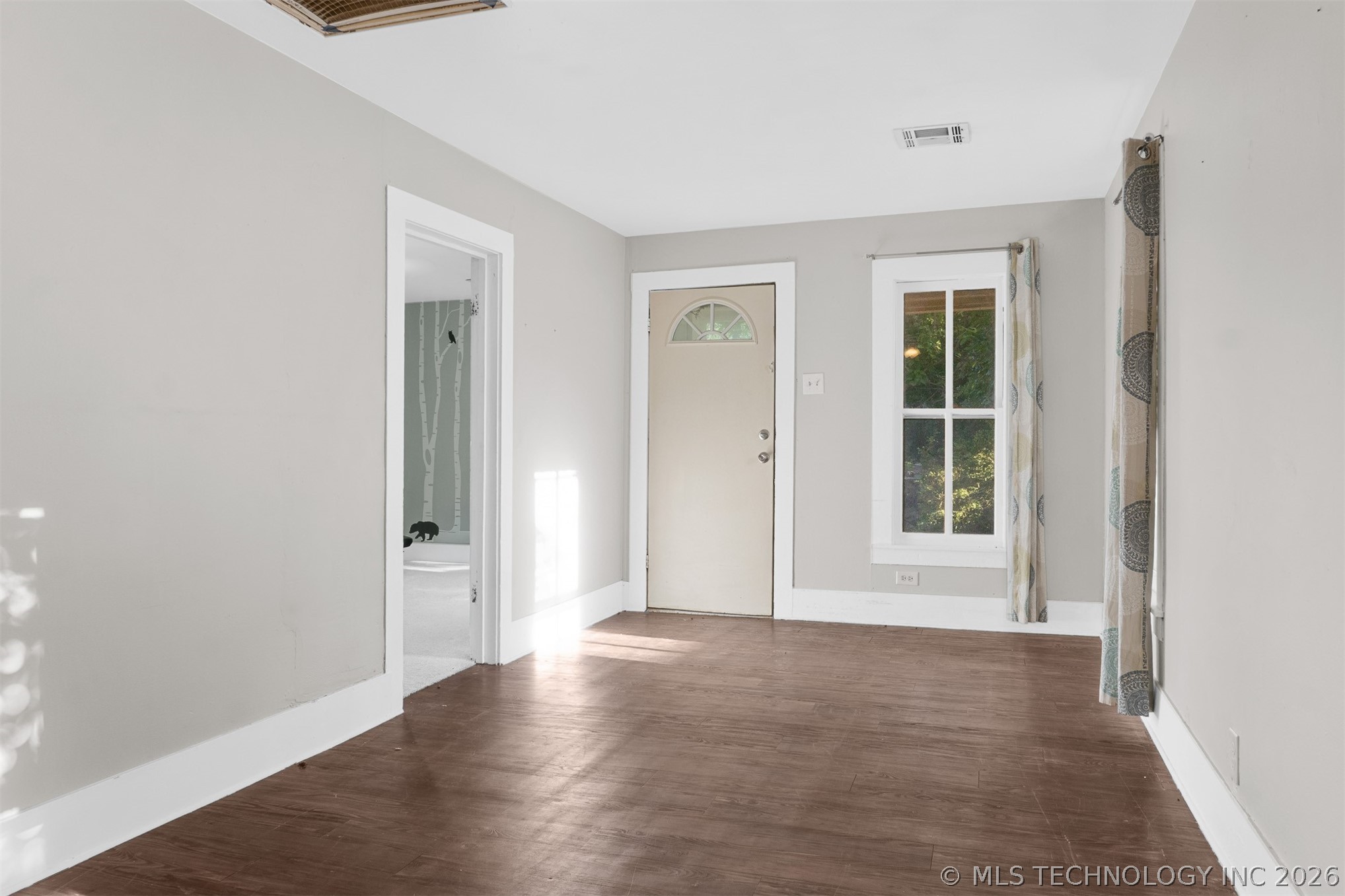 312 E Florida Street Property Photo 8