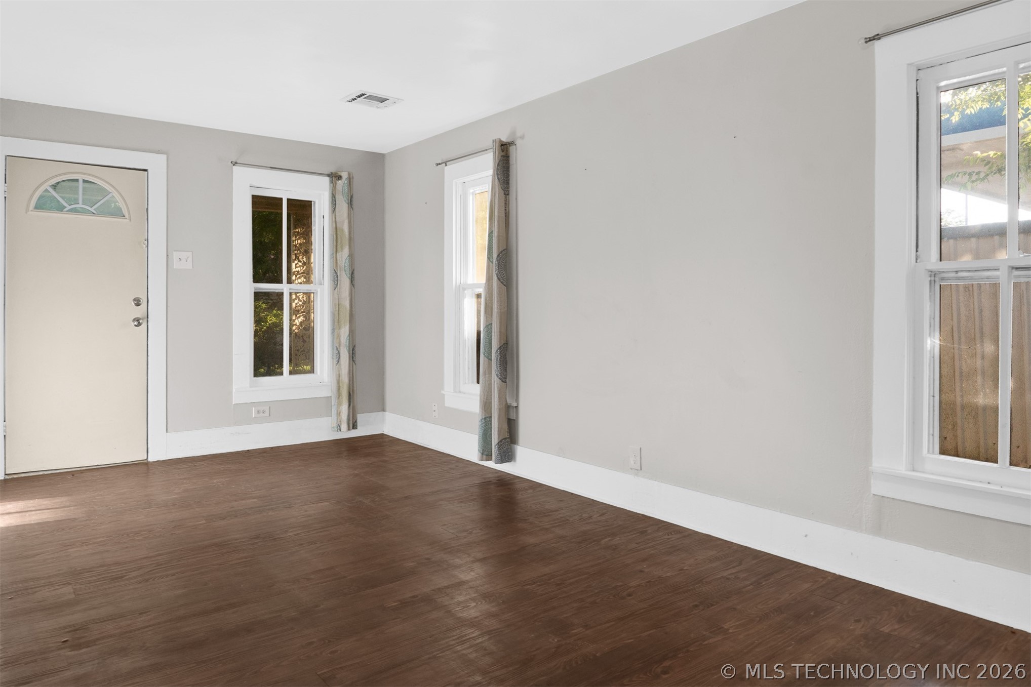 312 E Florida Street Property Photo 10
