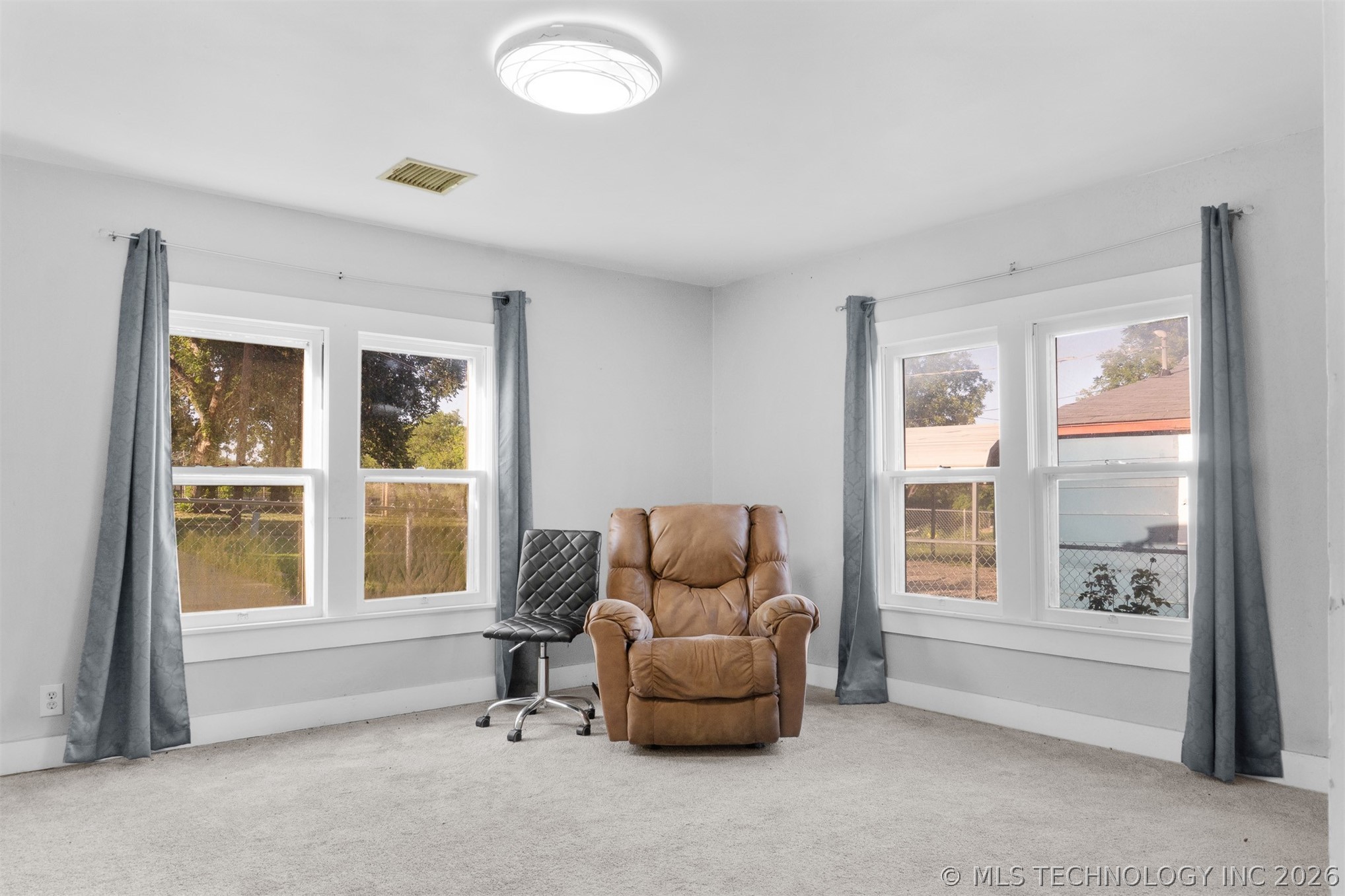 312 E Florida Street Property Photo 13