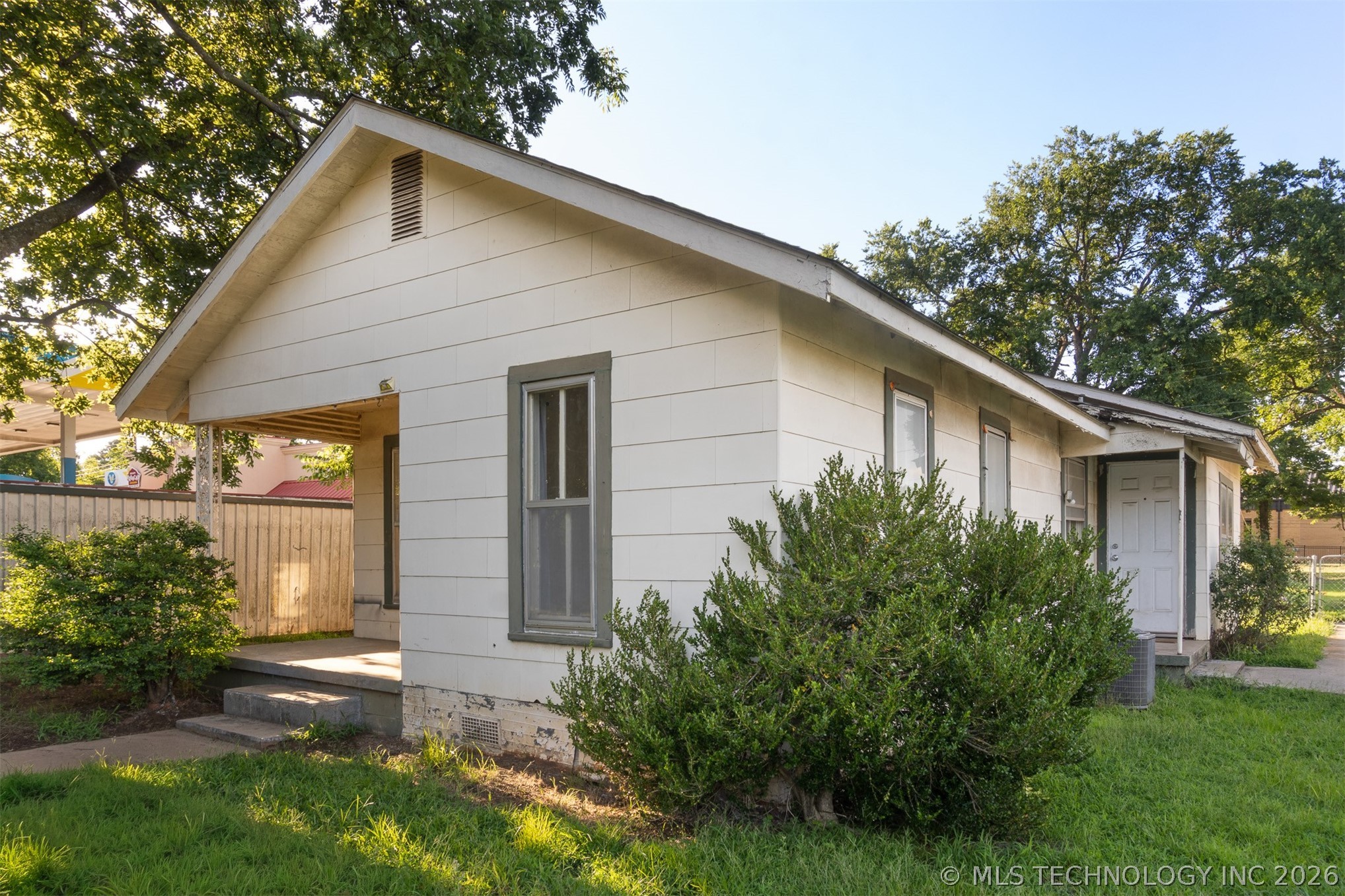 312 E Florida Street Property Photo 16