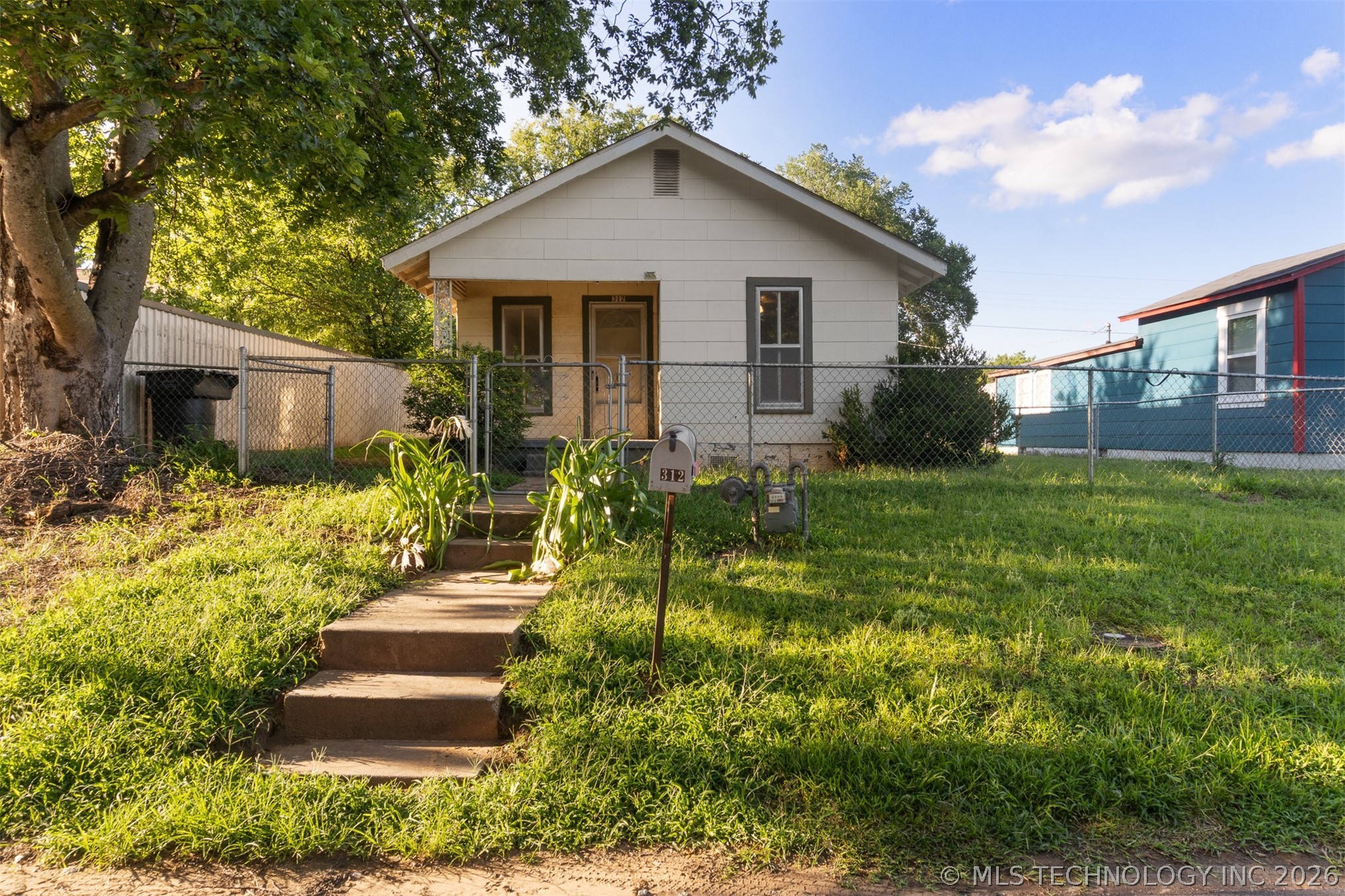 312 E Florida Street Property Photo 18