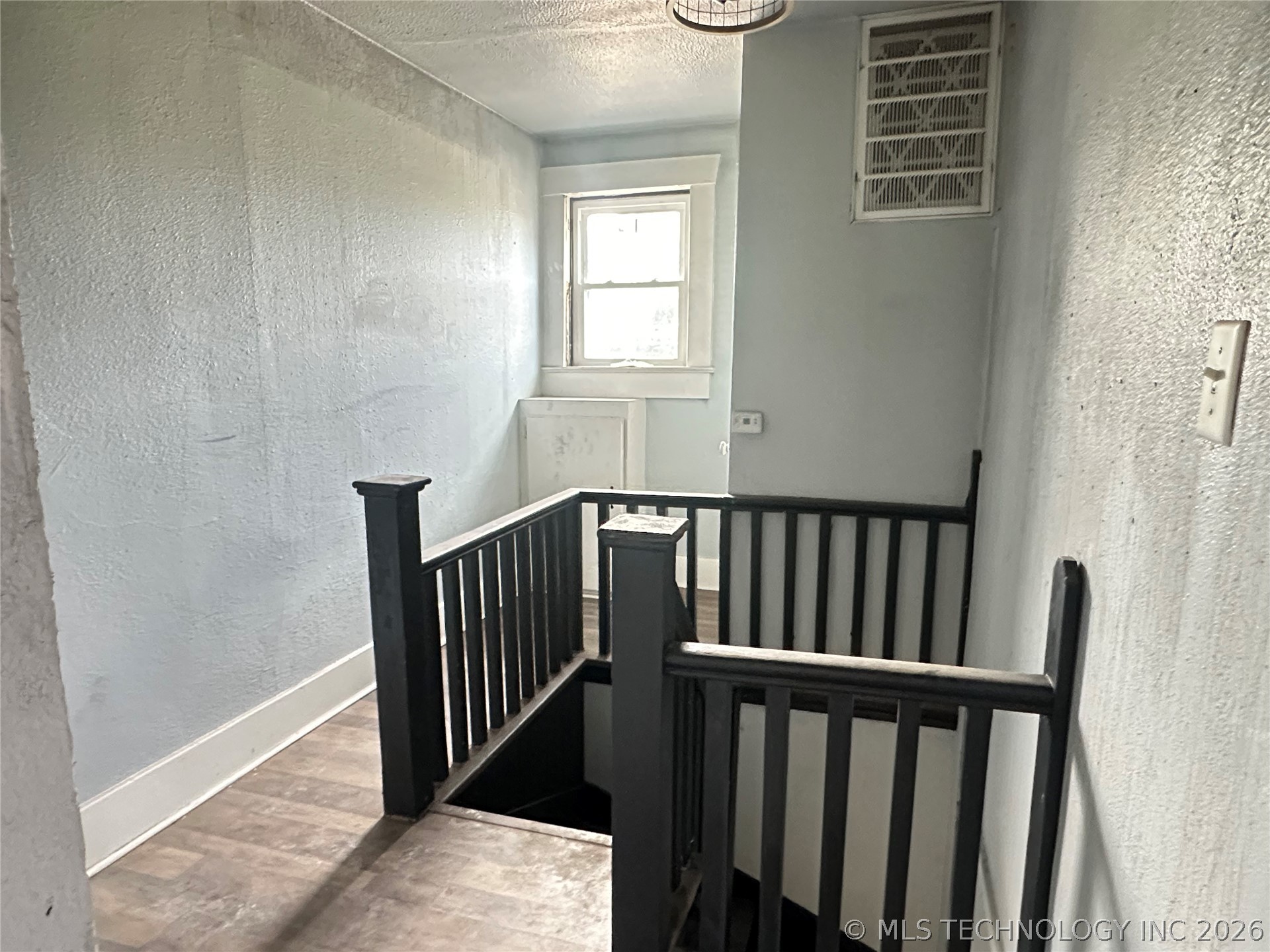 1126 E 4th Street Property Photo 12
