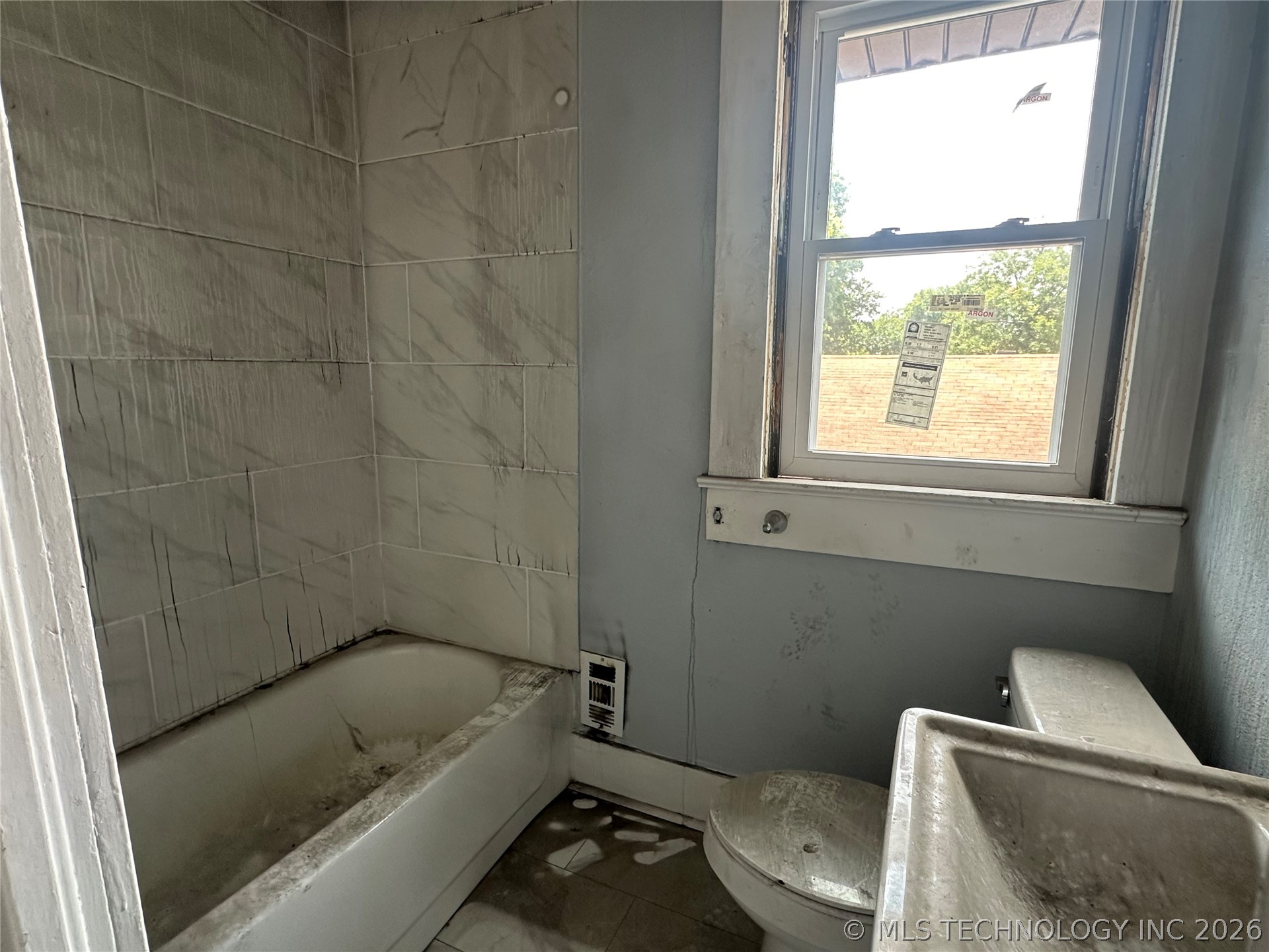 1126 E 4th Street Property Photo 16