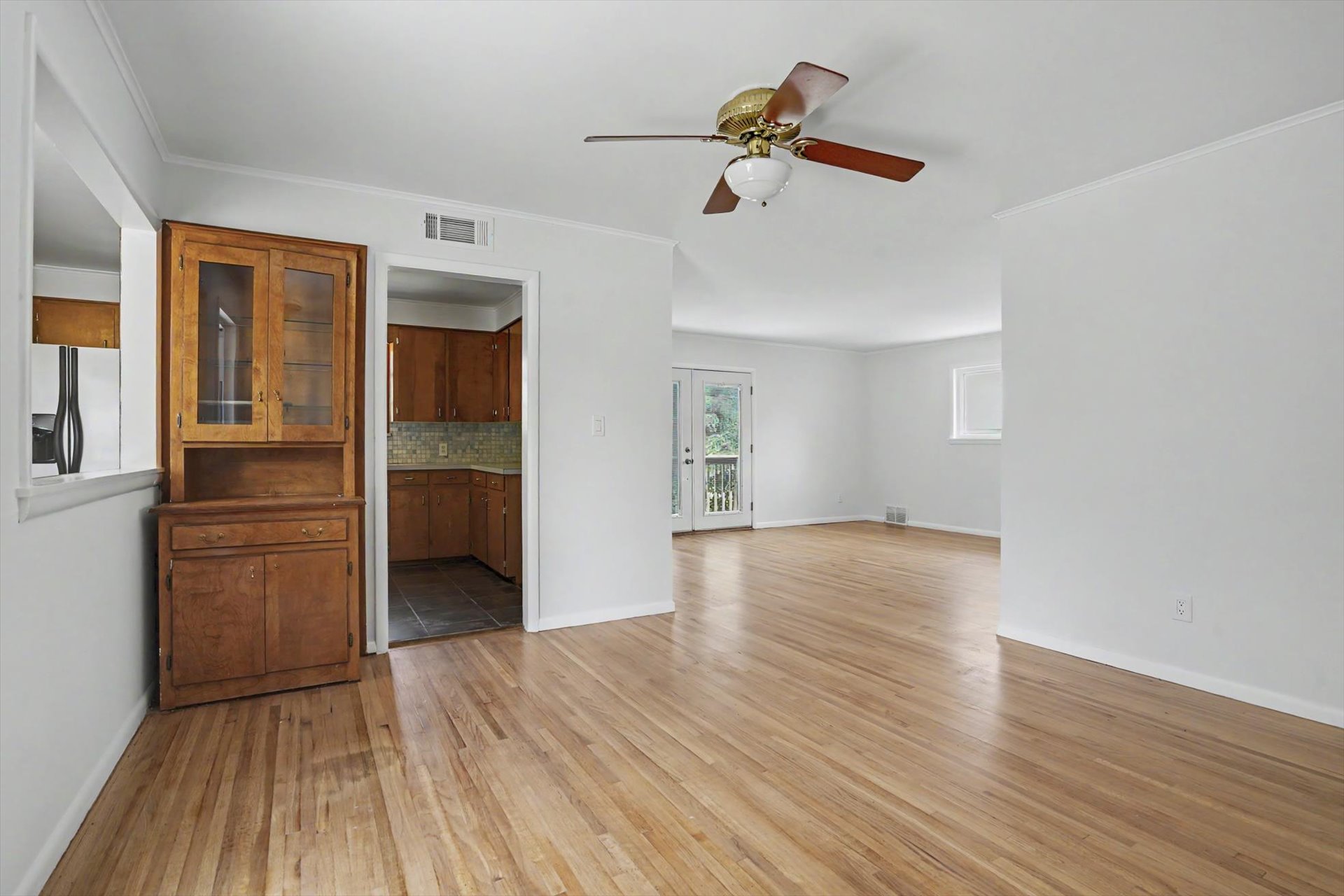 5929 E 26th Street Property Photo 4