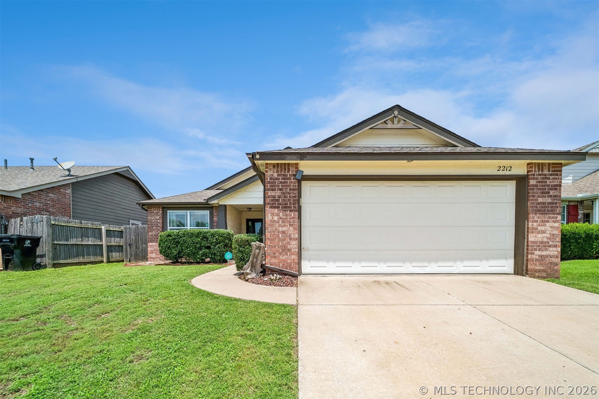 2212 E Elmira Street Property Photo 2