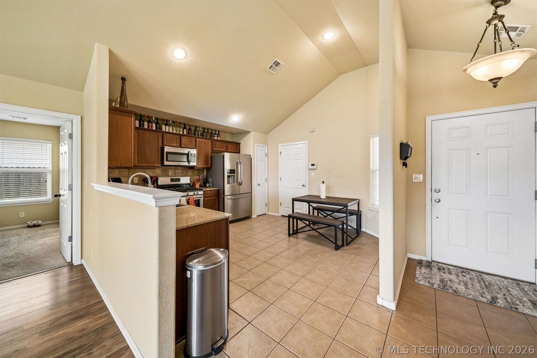 2212 E Elmira Street Property Photo 8