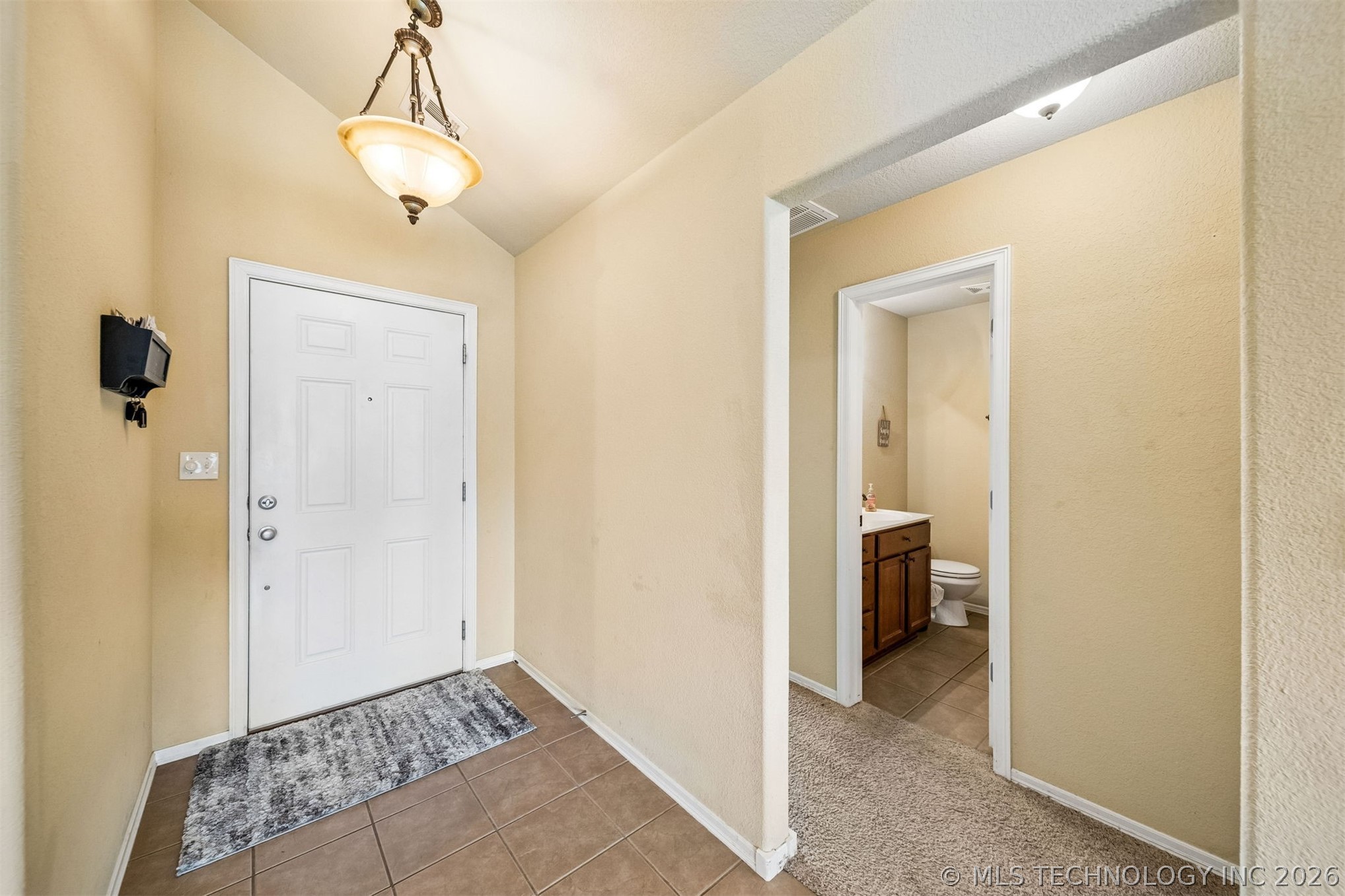 2212 E Elmira Street Property Photo 12