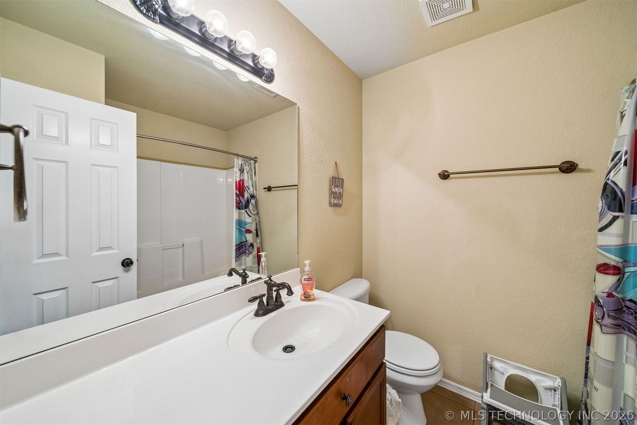 2212 E Elmira Street Property Photo 13
