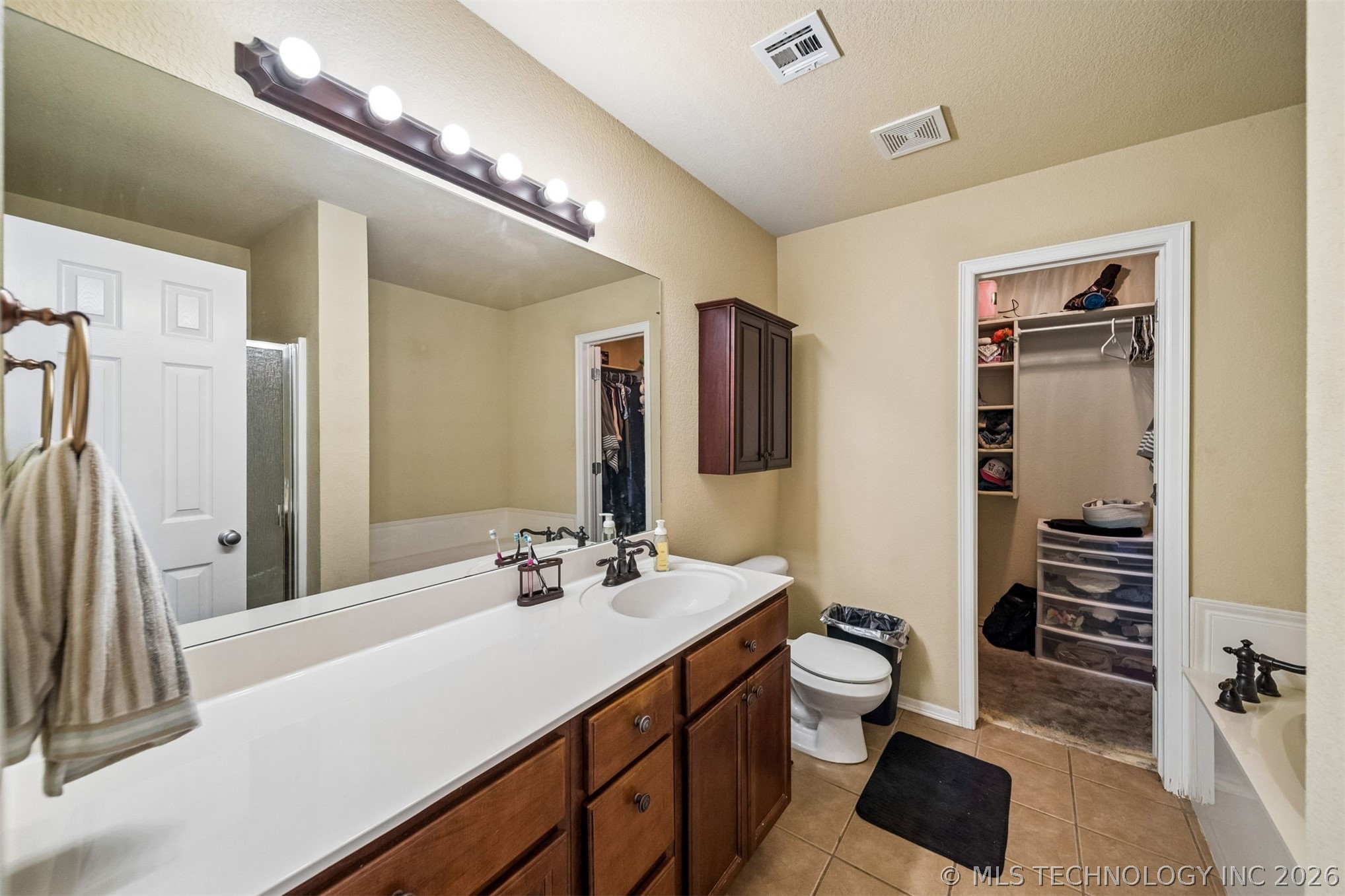 2212 E Elmira Street Property Photo 18