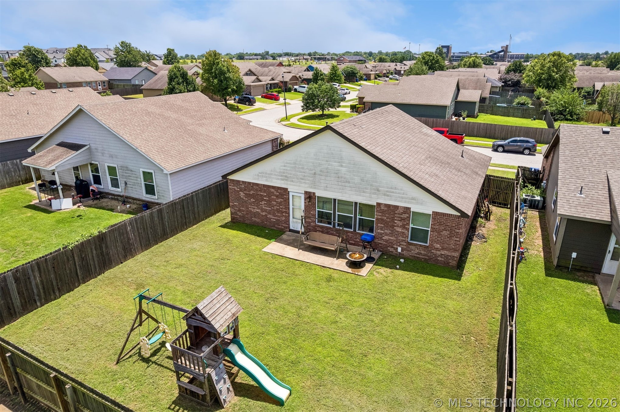 2212 E Elmira Street Property Photo 24