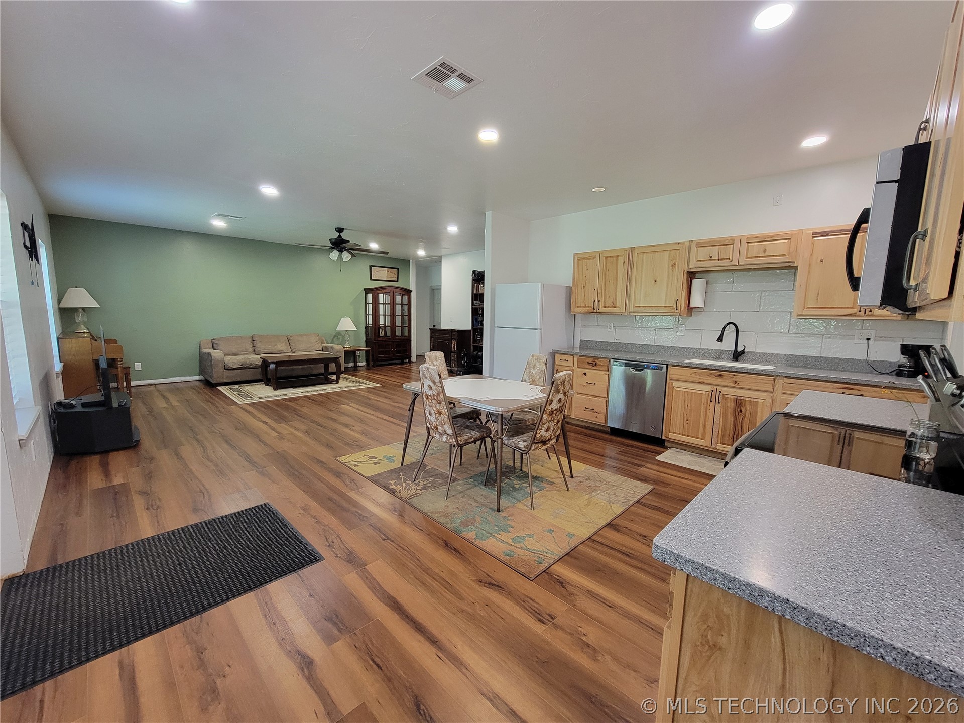 2913 120th Ne Property Photo 7