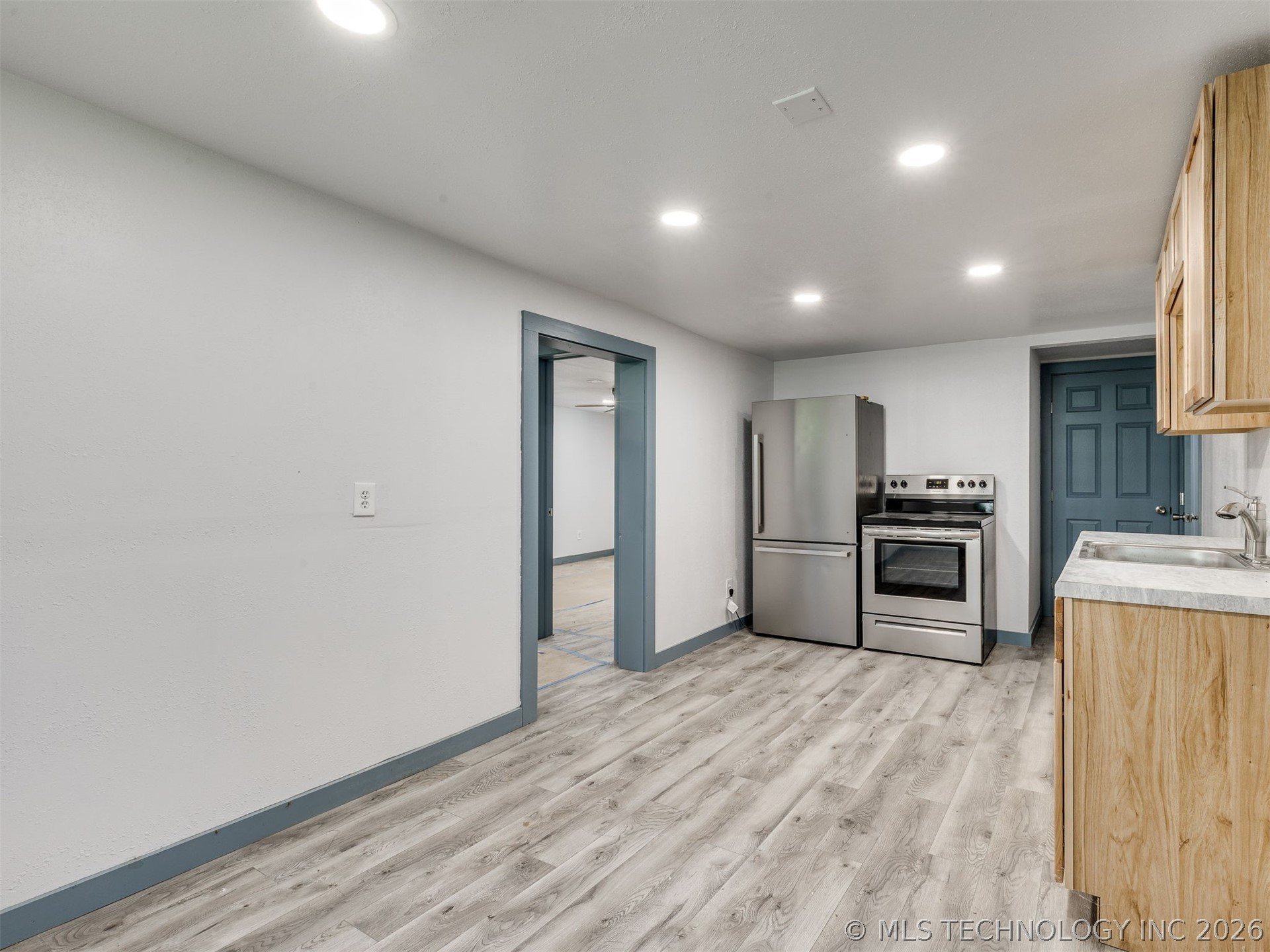 408 N Lincoln Avenue Property Photo 29