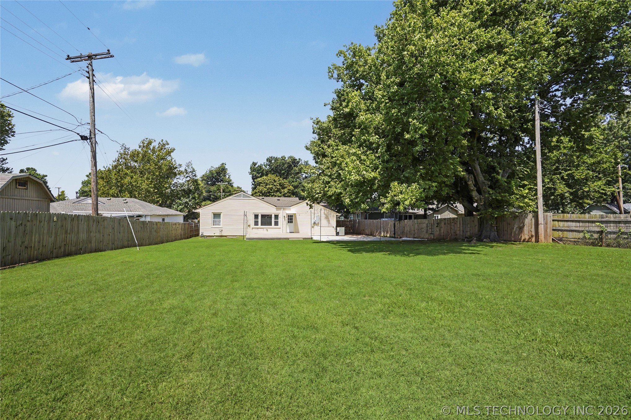 3913 S Jamestown Avenue Property Photo 5